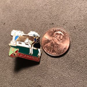 Lacamargue pin